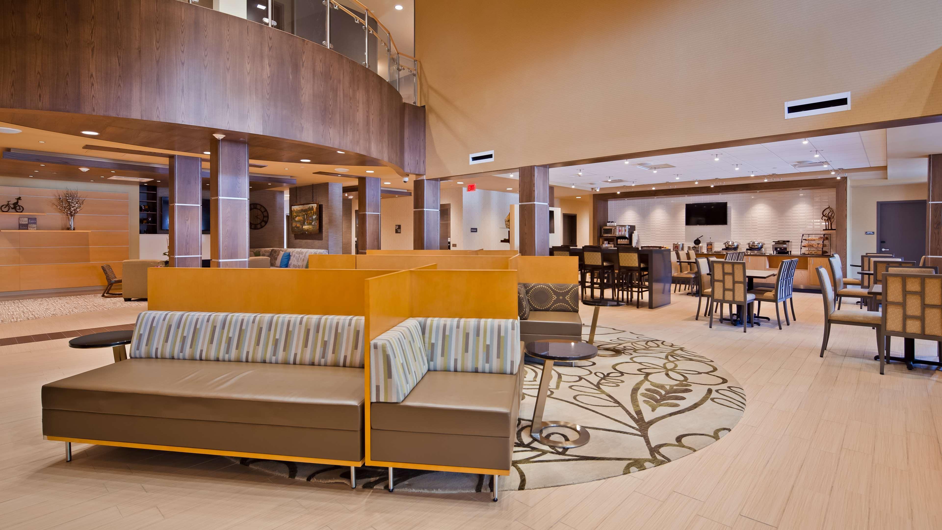 Best Western Plus Franciscan Square Inn & Suites Steubenville Εξωτερικό φωτογραφία
