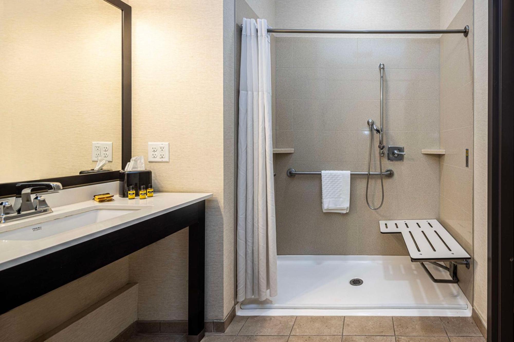 Best Western Plus Franciscan Square Inn & Suites Steubenville Εξωτερικό φωτογραφία