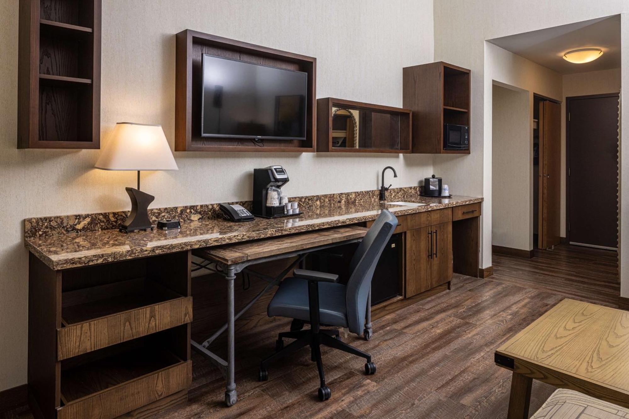 Best Western Plus Franciscan Square Inn & Suites Steubenville Εξωτερικό φωτογραφία