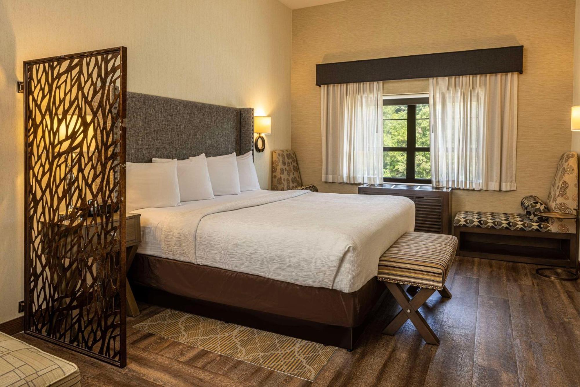 Best Western Plus Franciscan Square Inn & Suites Steubenville Εξωτερικό φωτογραφία