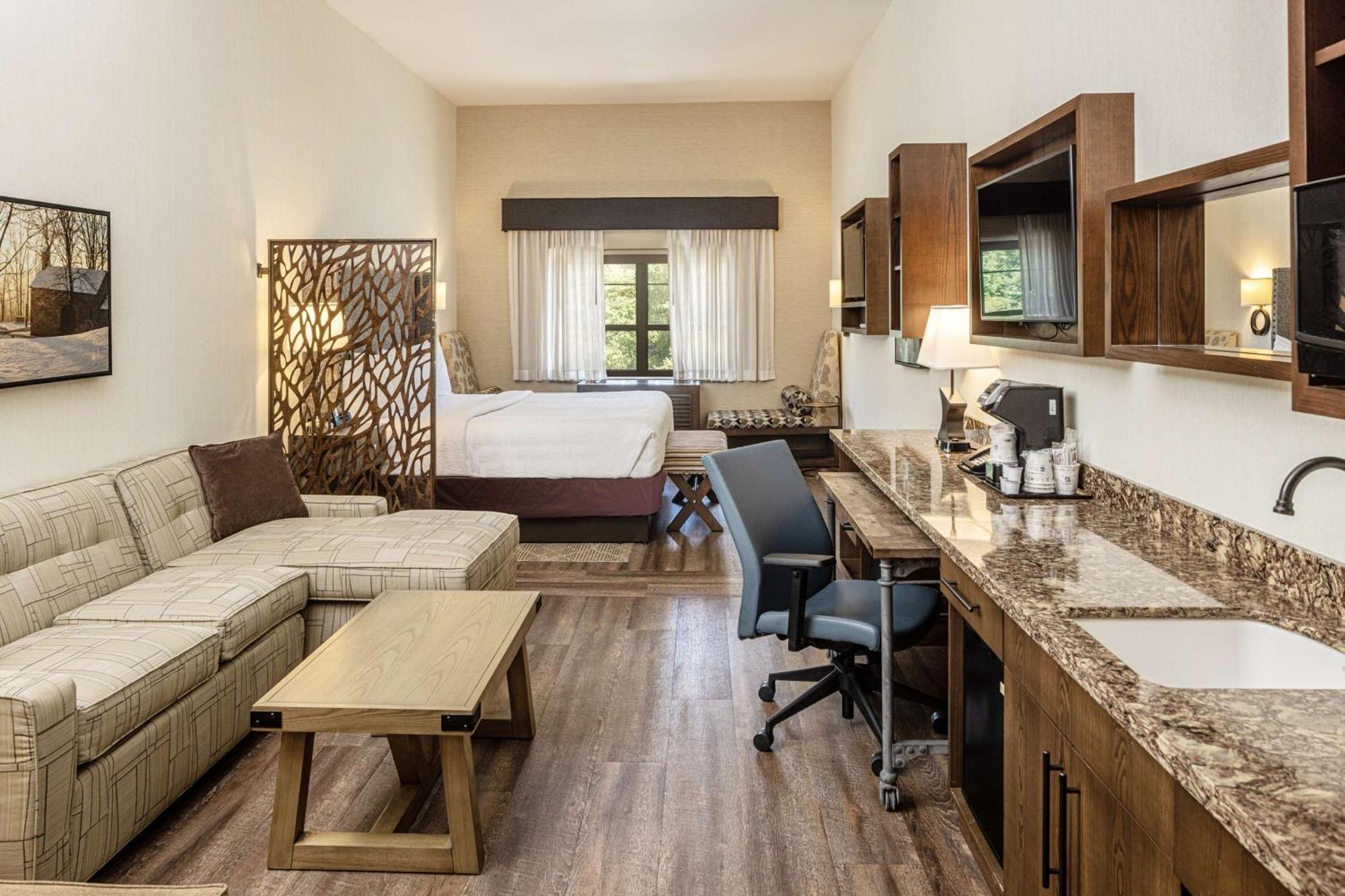 Best Western Plus Franciscan Square Inn & Suites Steubenville Εξωτερικό φωτογραφία