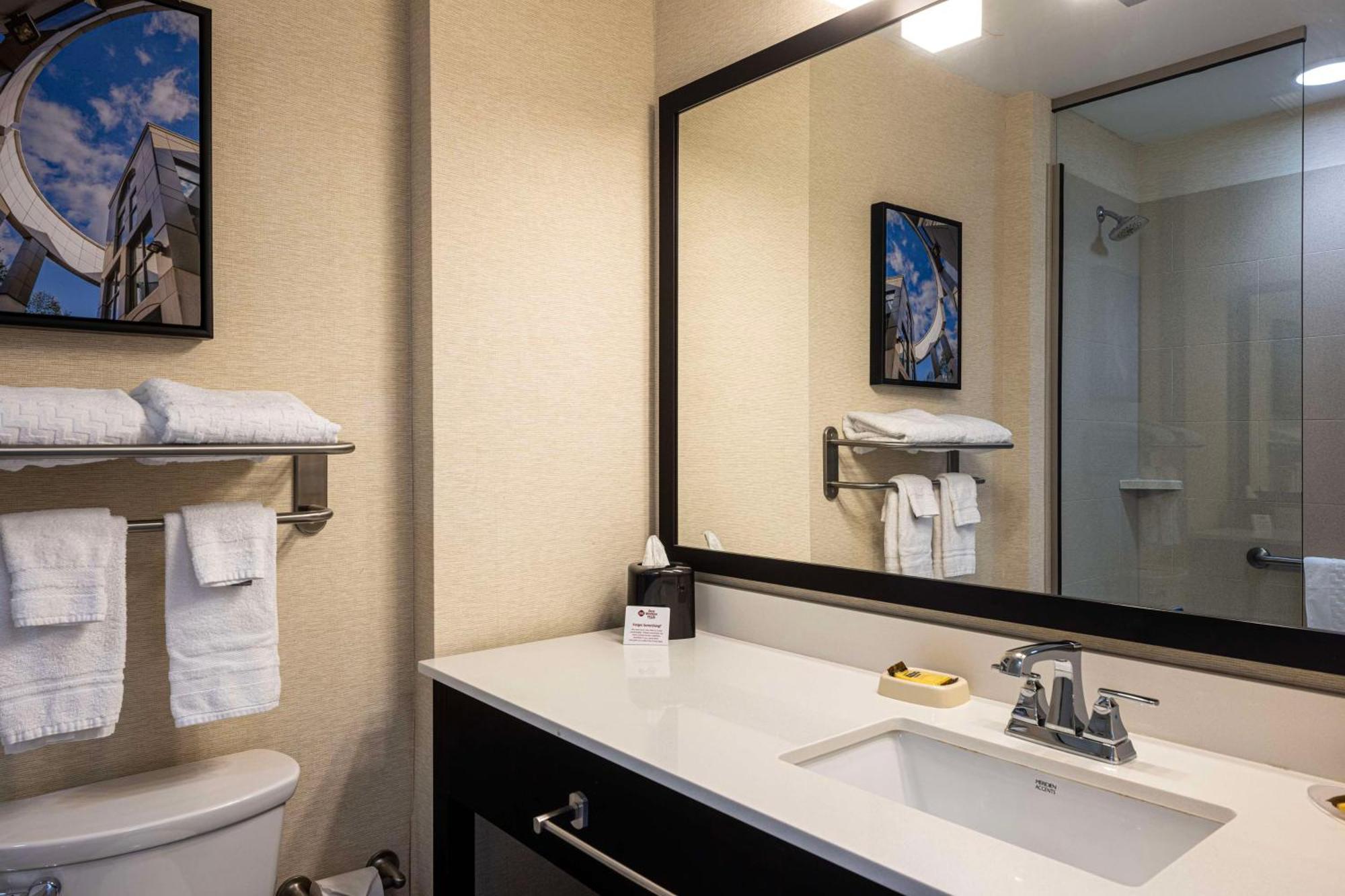 Best Western Plus Franciscan Square Inn & Suites Steubenville Εξωτερικό φωτογραφία
