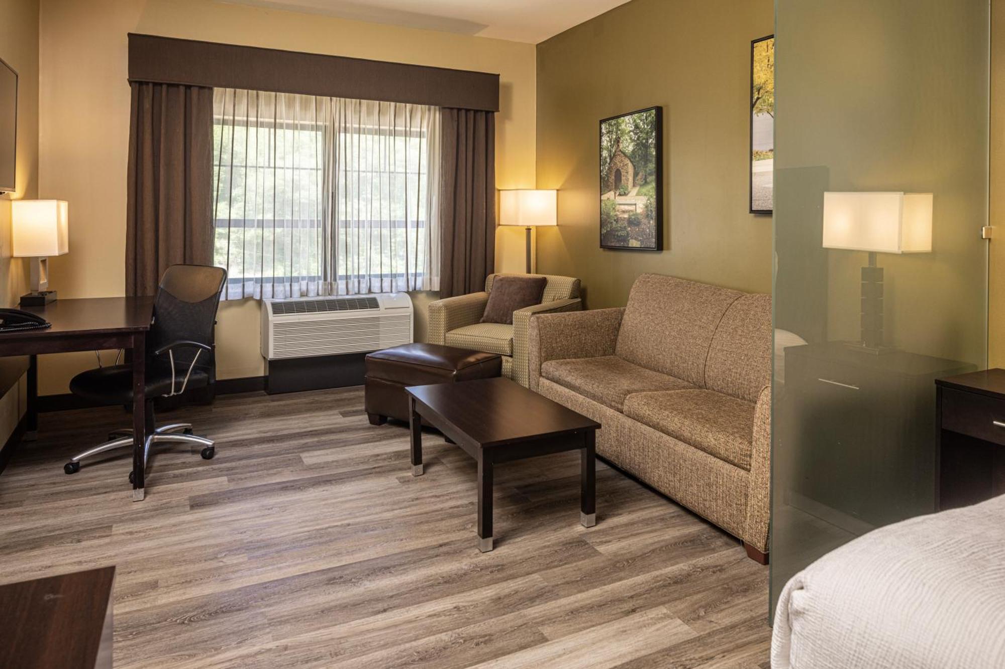 Best Western Plus Franciscan Square Inn & Suites Steubenville Εξωτερικό φωτογραφία