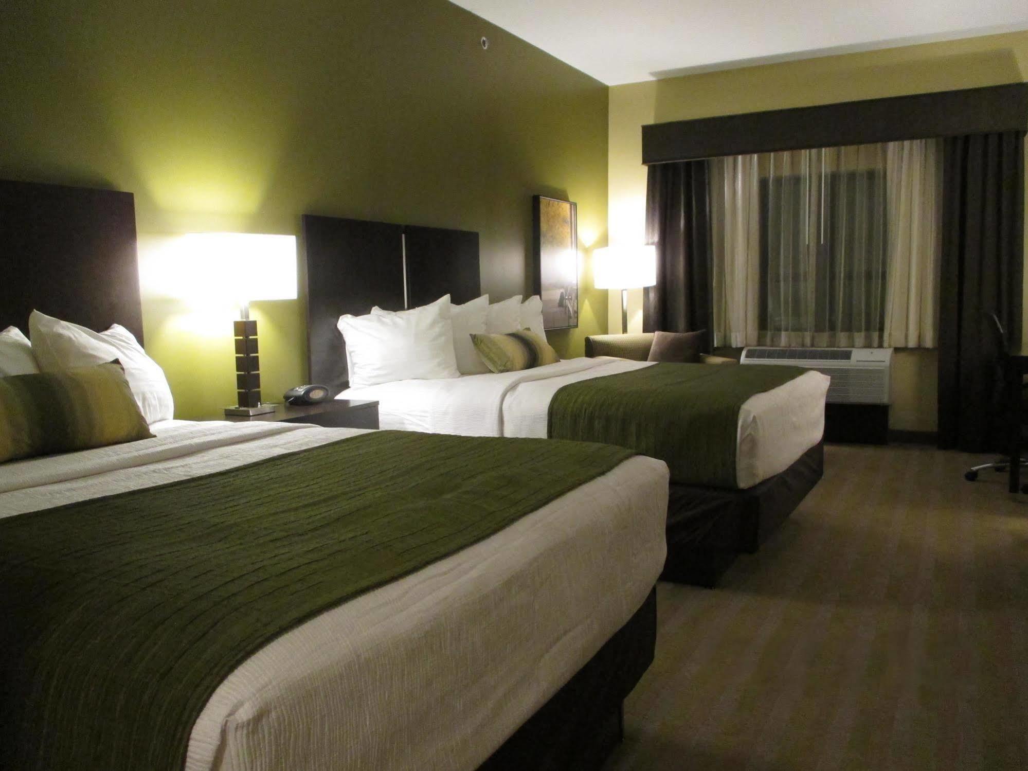 Best Western Plus Franciscan Square Inn & Suites Steubenville Εξωτερικό φωτογραφία