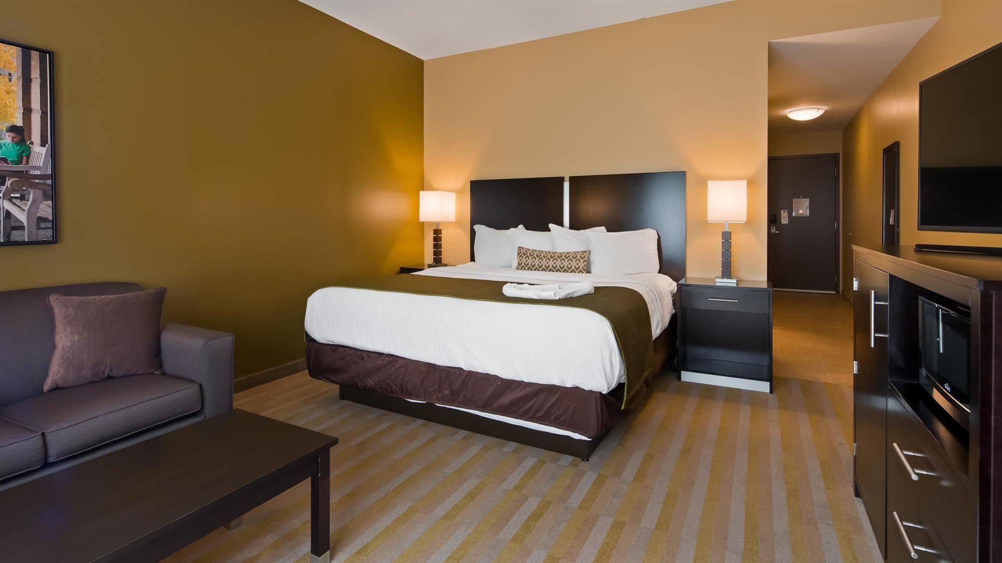 Best Western Plus Franciscan Square Inn & Suites Steubenville Εξωτερικό φωτογραφία